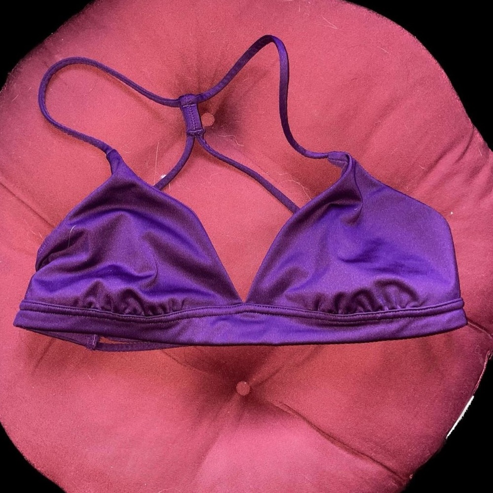 Victoria Secret Sport light, purple strappy sports bra/bralette
Size M